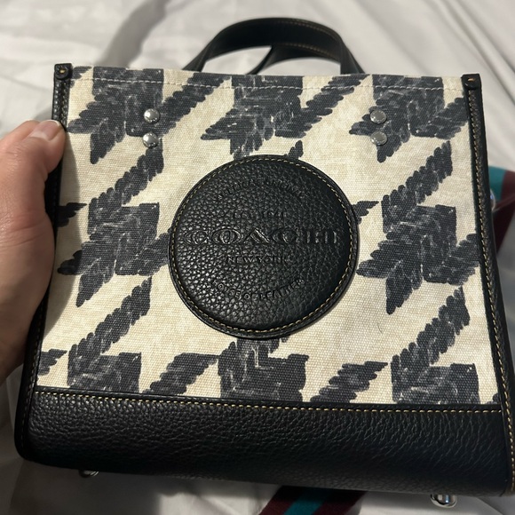 Coach Dempsey Tote 22 With Houndstooth Print And Patch - Picture 3 of 5